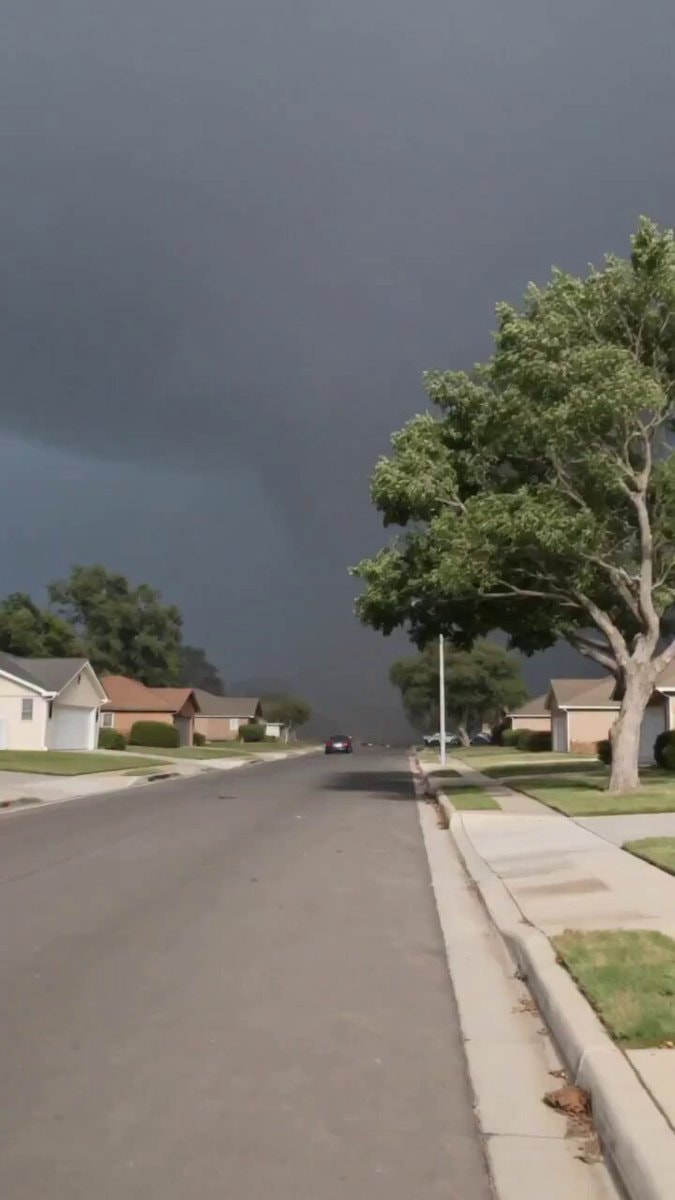 severe weather approaching neighborhood