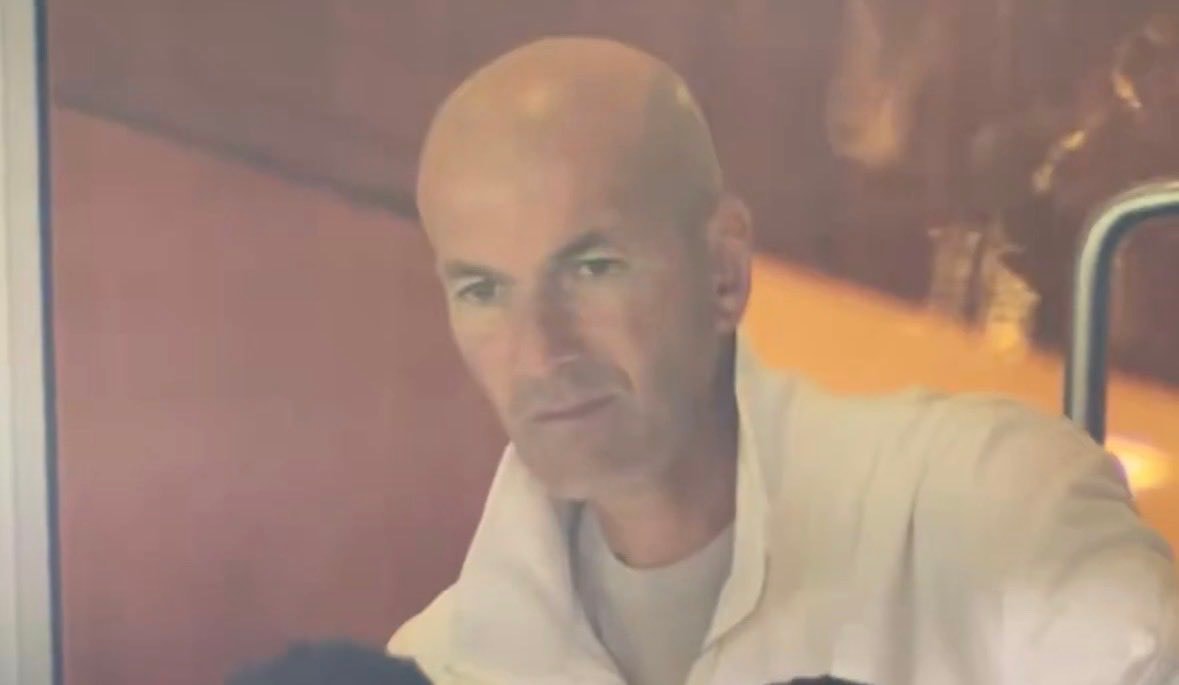 Messi laughing during Zidane toughest times