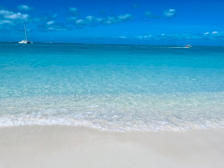 Maldives beach scene (photo 2 of 2)