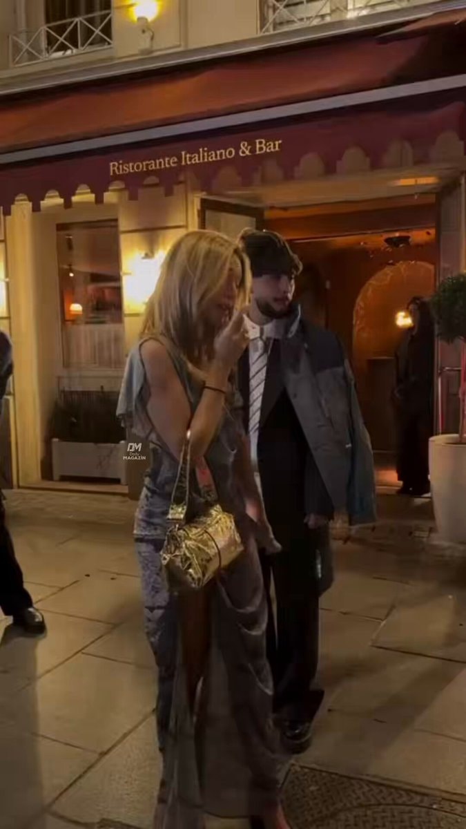 Mbappé Esther Expósito smoking