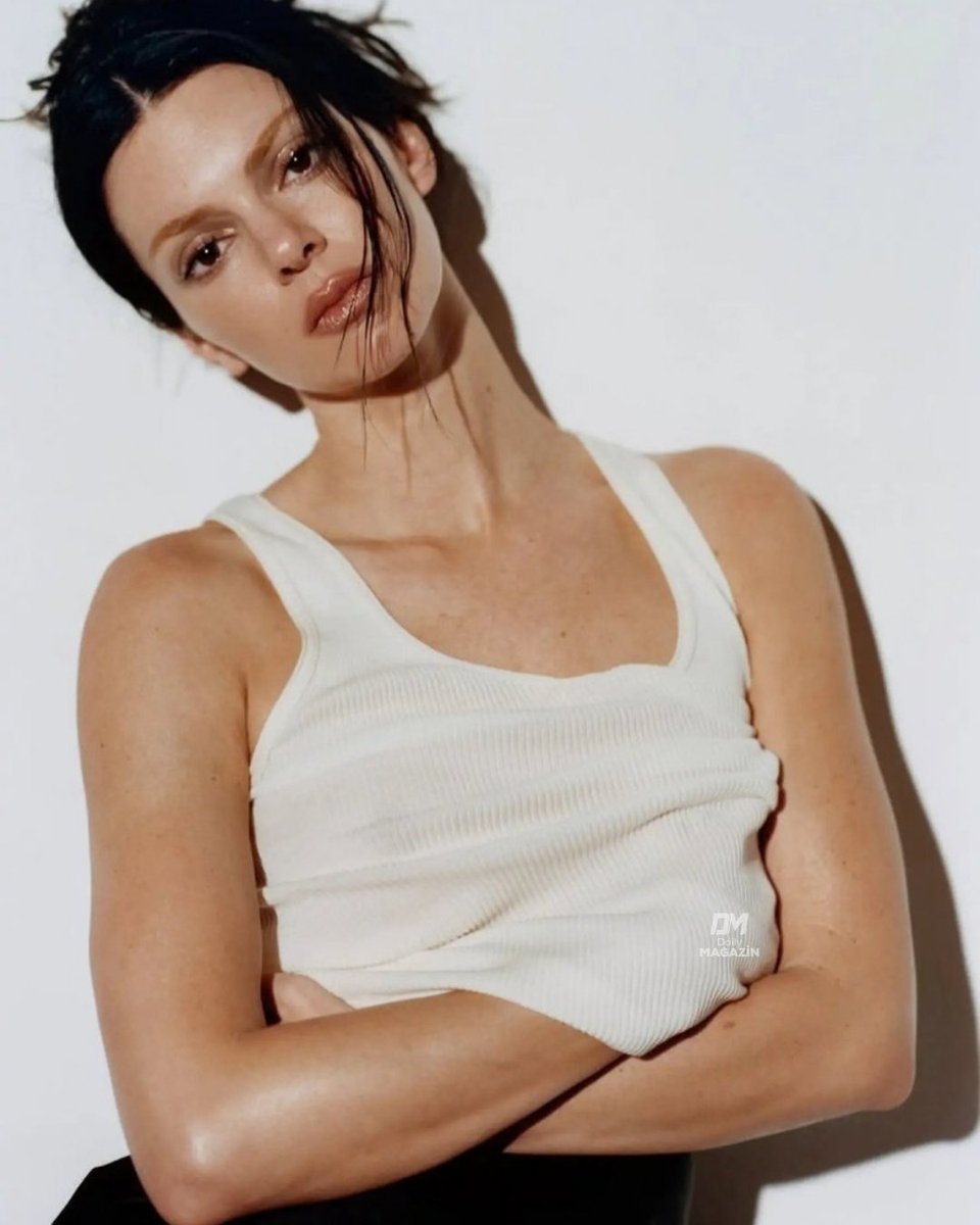 Kendall Jenner no-eyebrow look