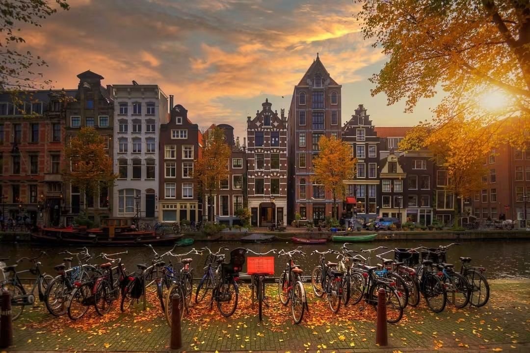 Amsterdam canal autumn (photo 3 of 4)