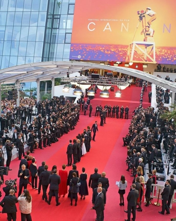 Jisoo at the Cannes Film Festival (photo 2 of 2)