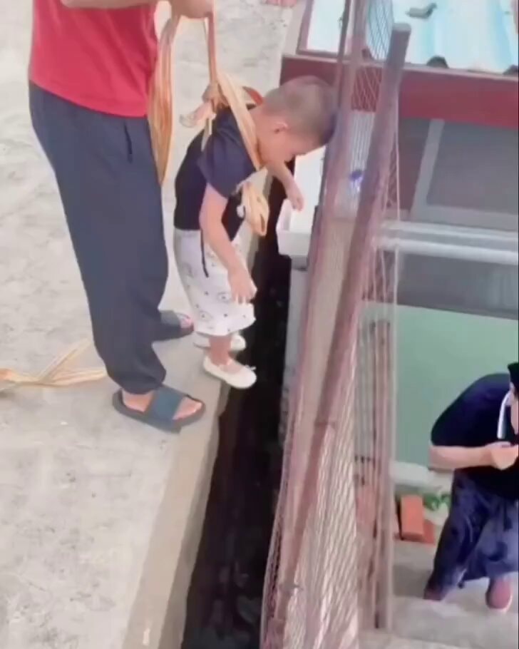 3 year old helps rescue puppy