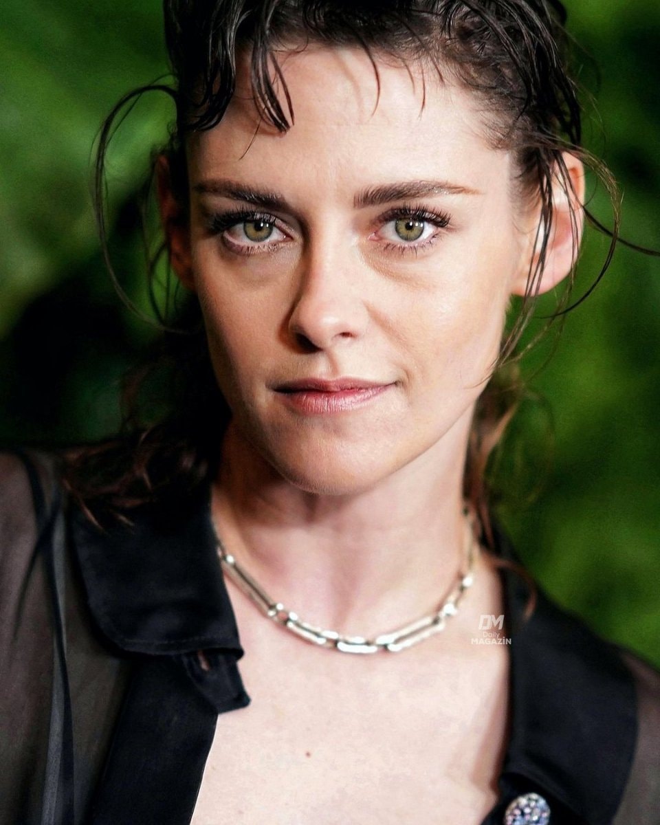 Kristen Stewart portrait (photo 2 of 2)