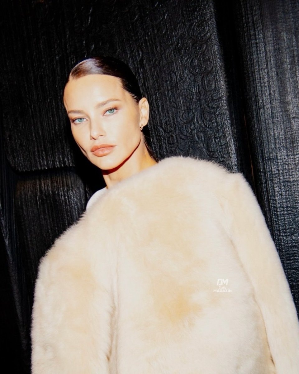 Adriana Lima beauty defying age