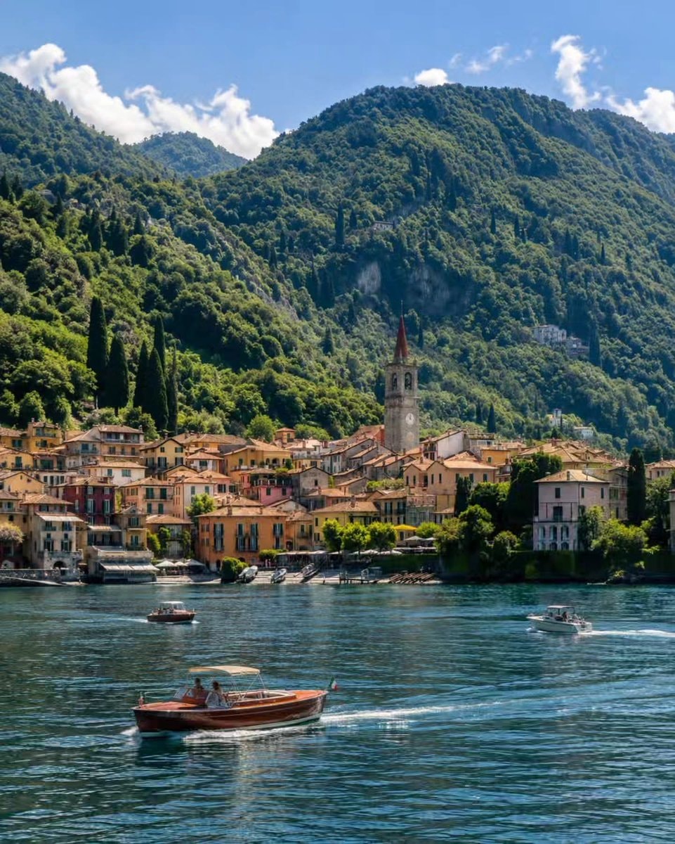 Lake Como Italy lakeside town (photo 2 of 2)