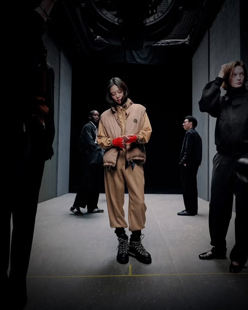 JENNIE MONCLER Re/Icons JENNIE MONCLER Re/Icons
