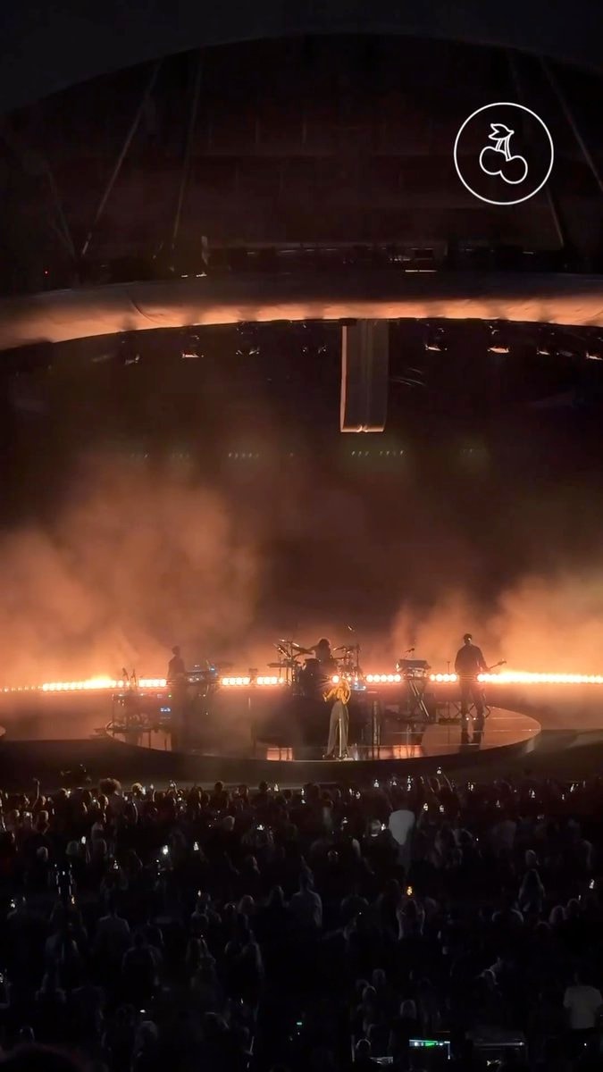 Miley Something Beautiful Hollywood Bowl