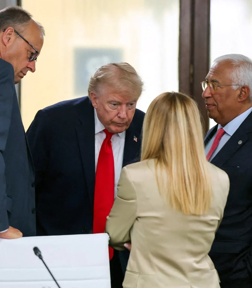 Trump and Meloni G7 summit exchange (photo 1 of 2)