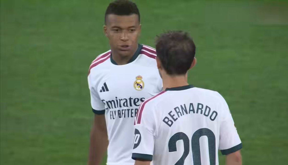 Mbappe Bernardo Silva moment