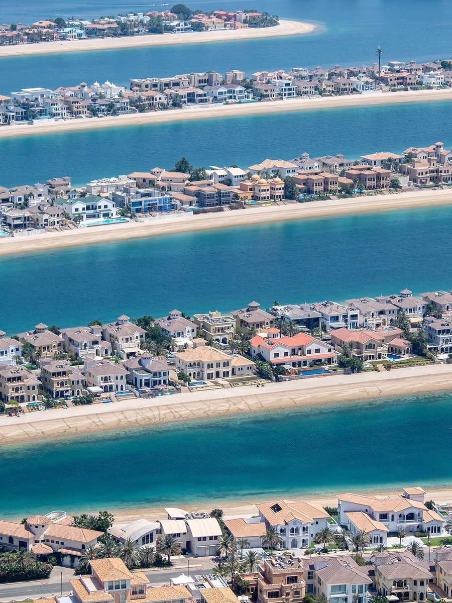 palm jumeirah dubai (photo 2 of 3)
