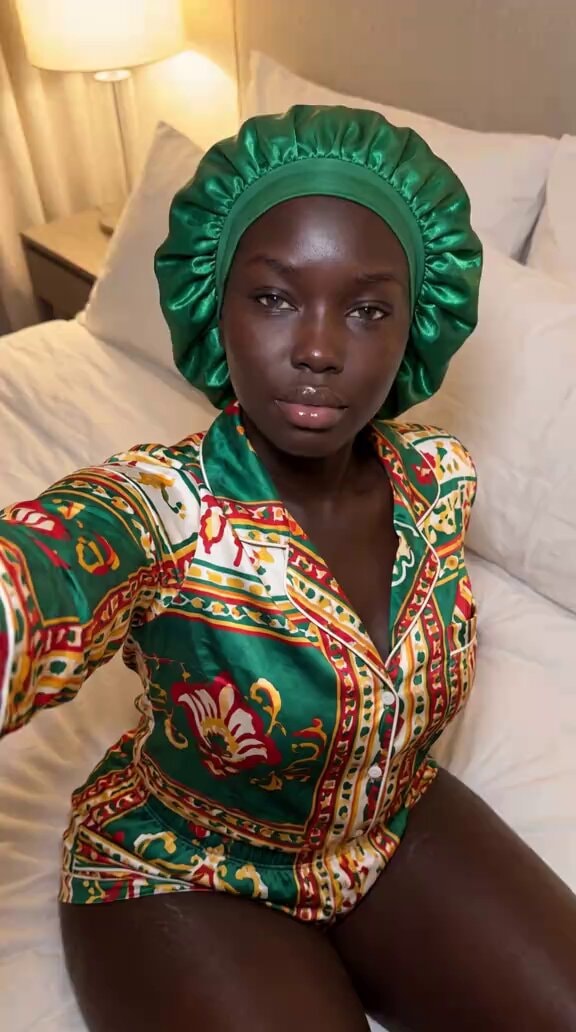 Eloisa natural beauty selfie
