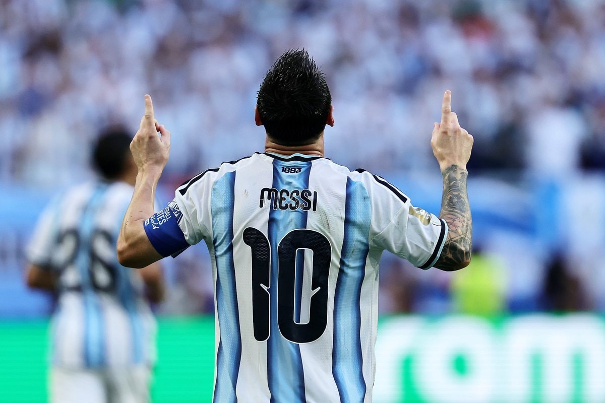 Messi Argentina AFA emblem (photo 2 of 4)