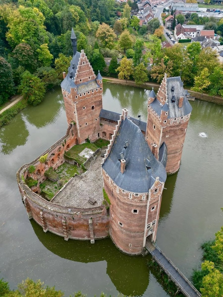 Beersel Castle aerial view
