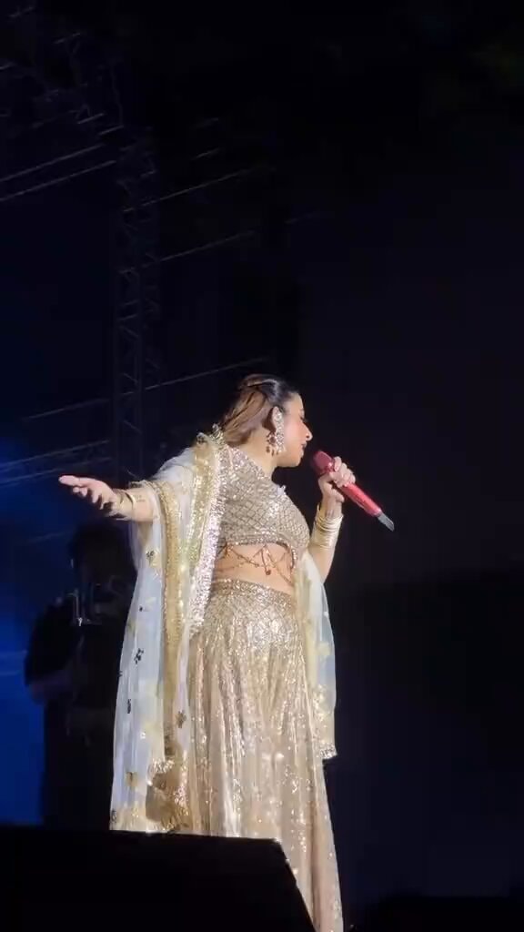 Jasmine Sandlas gifted chain