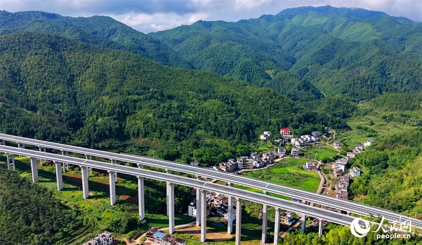Suida Expressway Shangyou County Jiangxi (photo 2 of 4)