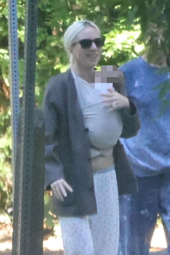 Lady Gaga with son in California (photo 2 of 2)