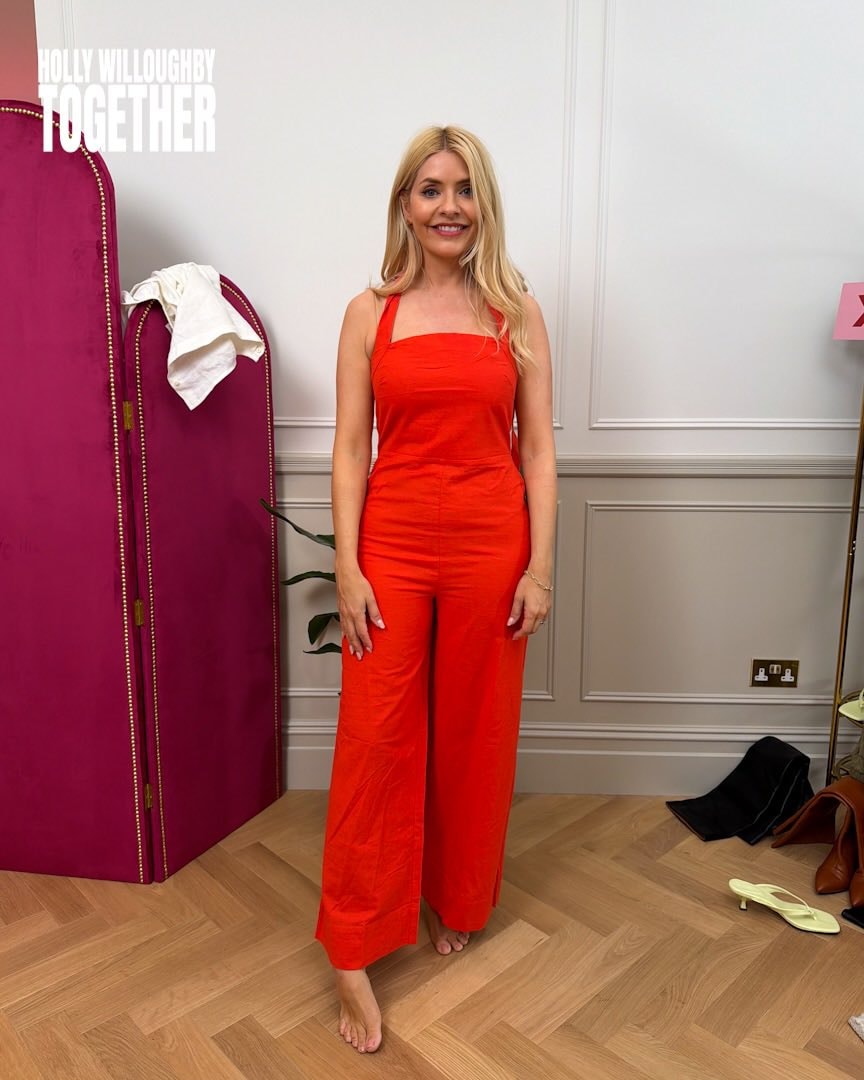 Holly Willoughby (photo 3 of 4)