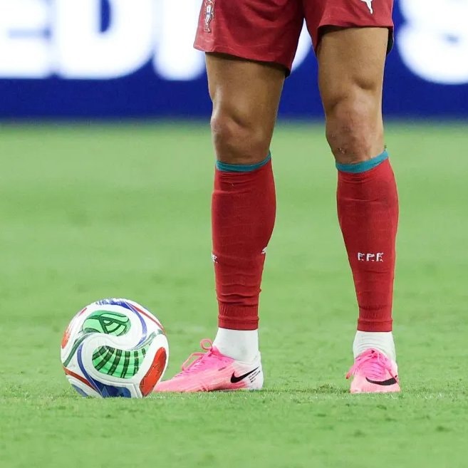 Cristiano Ronaldo gold boots halftime switch (photo 2 of 2)