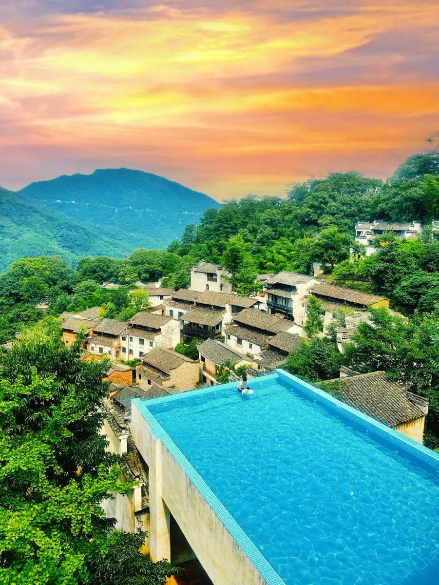 Huangling Scenic Area Jiangxi (photo 3 of 4)