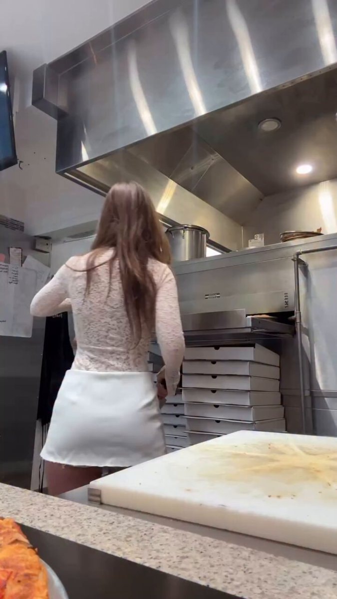 boss's daughter slicing pineapple pizza