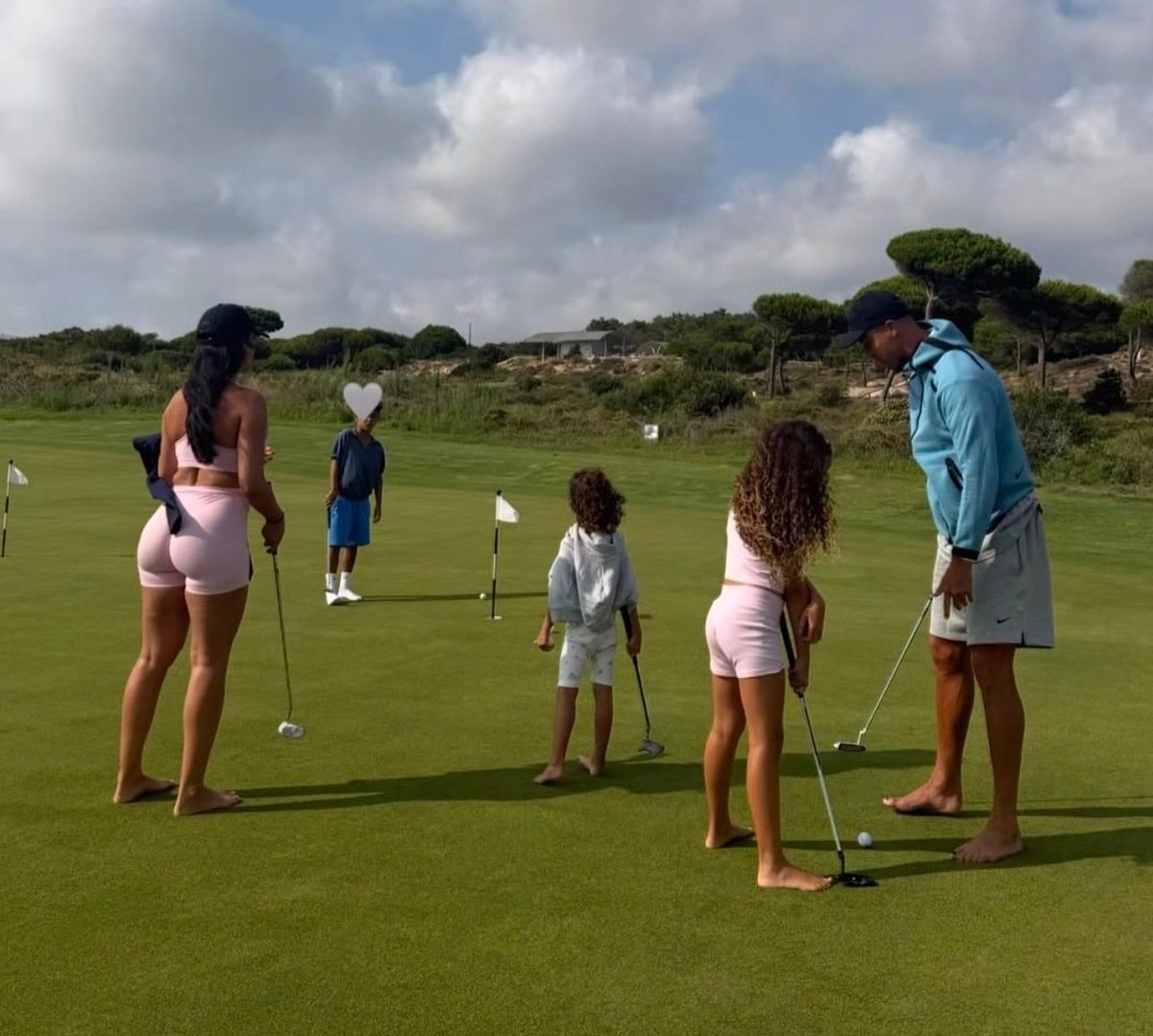 Georgina Cristiano Ronaldo golf (photo 3 of 4)