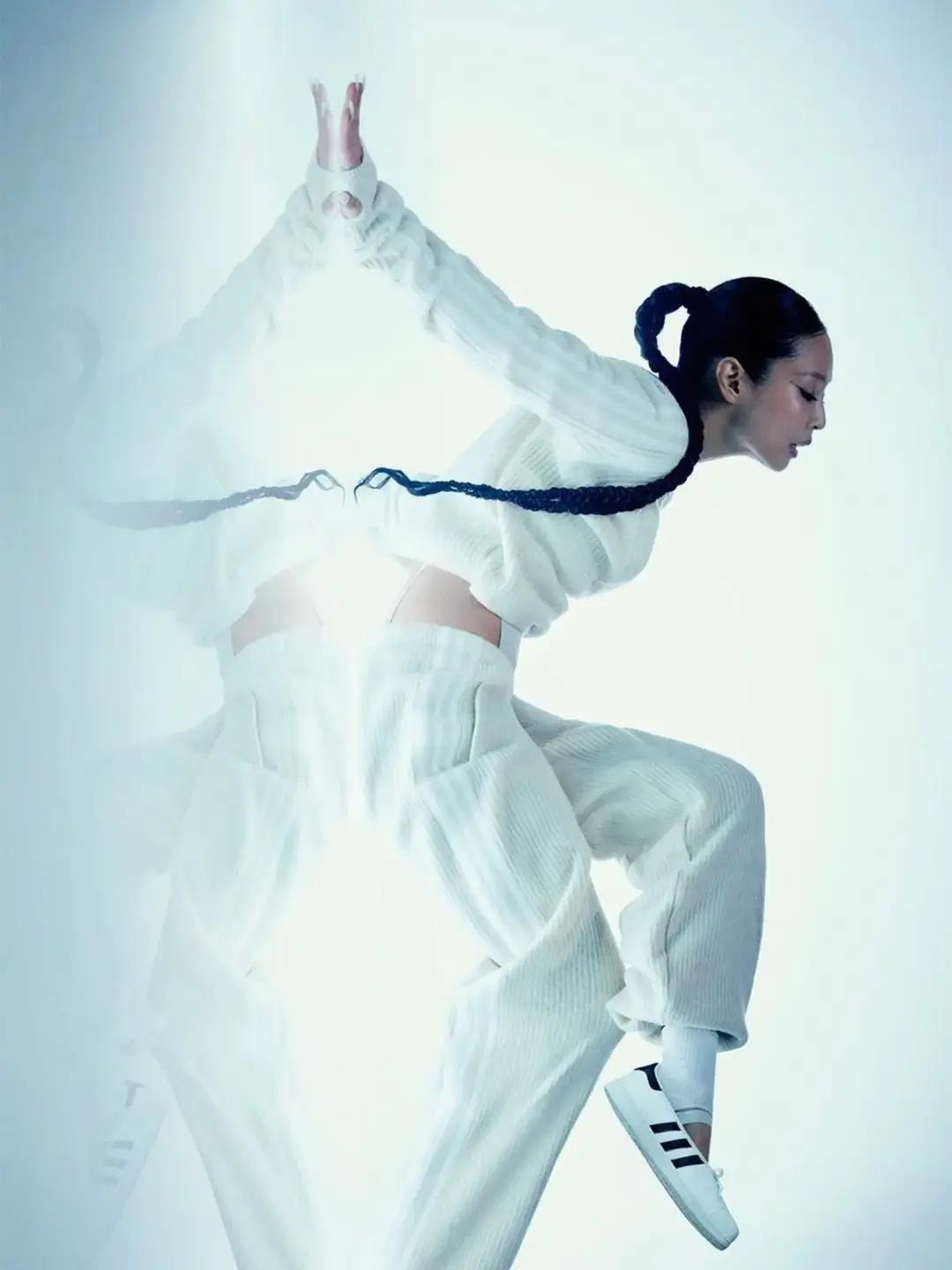 JENNIE Adidas new movement (photo 3 of 4)