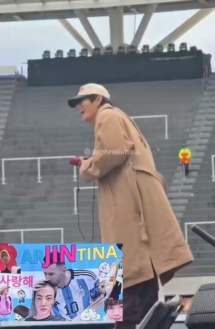 Kim Taehyung laughs at Seokjin poster
