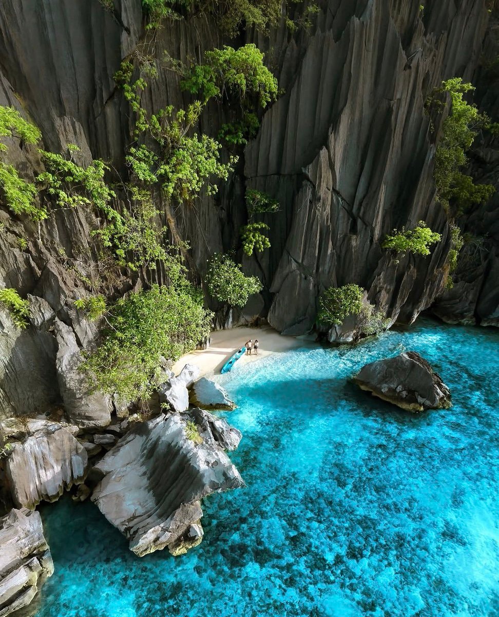 Philippines limestone cliffs aerial view (photo 3 of 4)