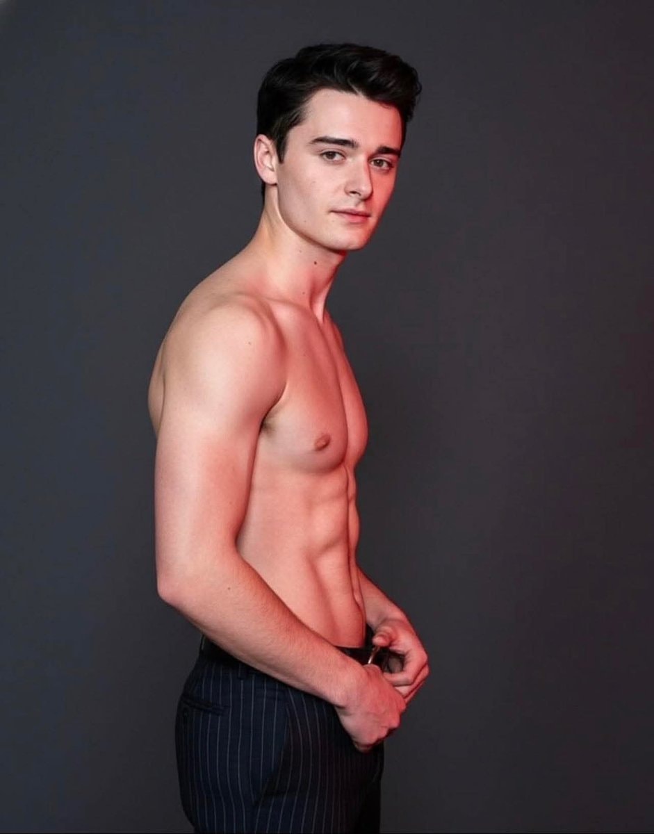 Noah Schnapp gay reveal