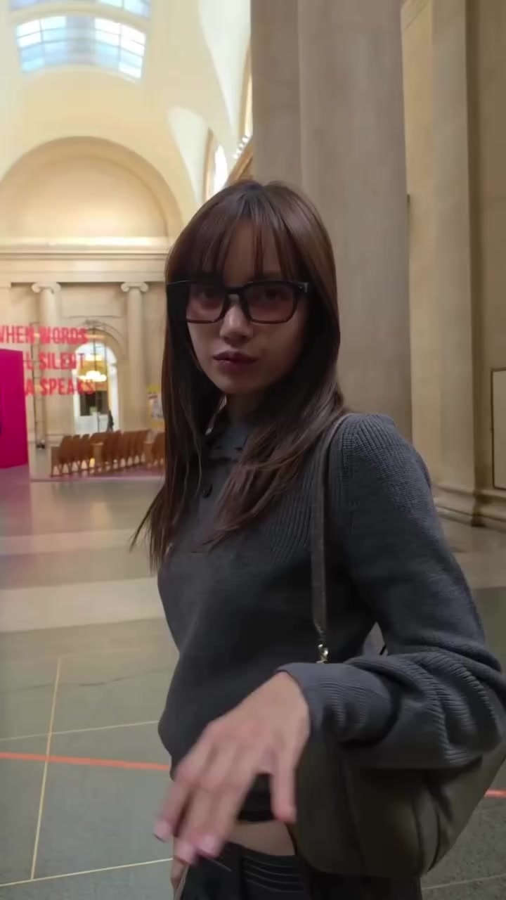 Lisa in London museum moment