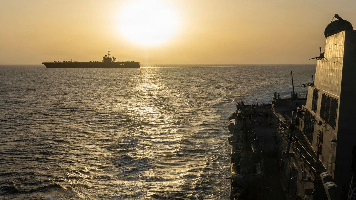 US Navy escorts Strait of Hormuz tankers