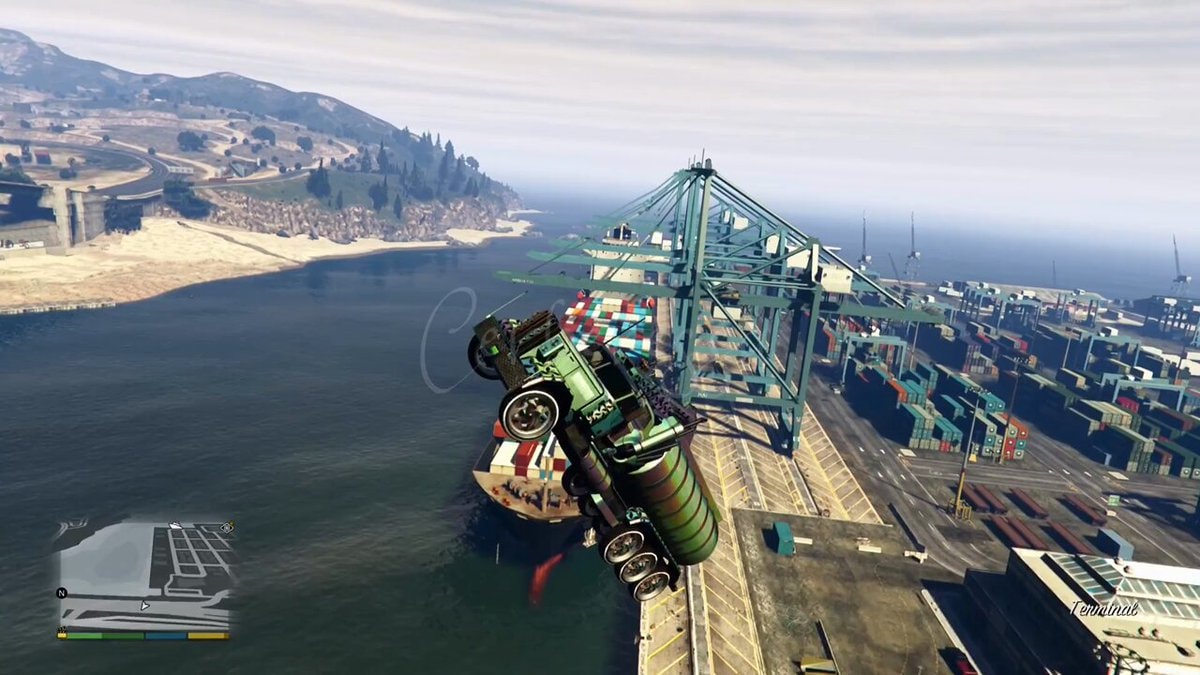 Flappy Bird in GTA 5 crane drop