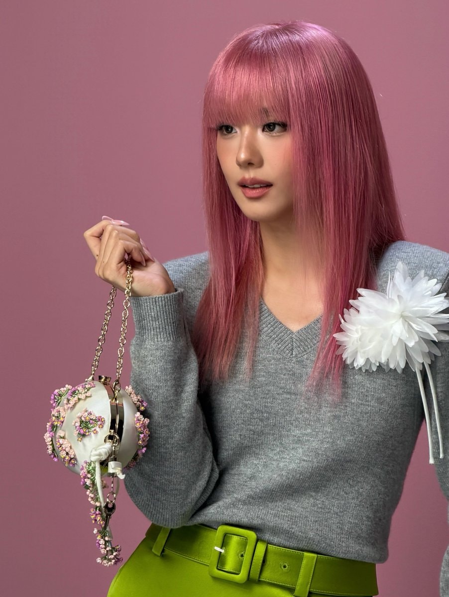 Jisoo new photos (photo 2 of 2)