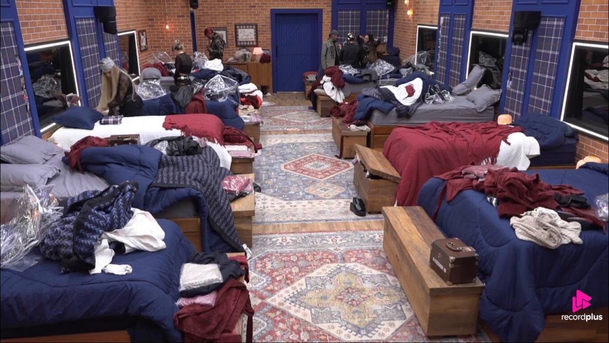 Darlin calls Gabriel question horrible on AFazenda