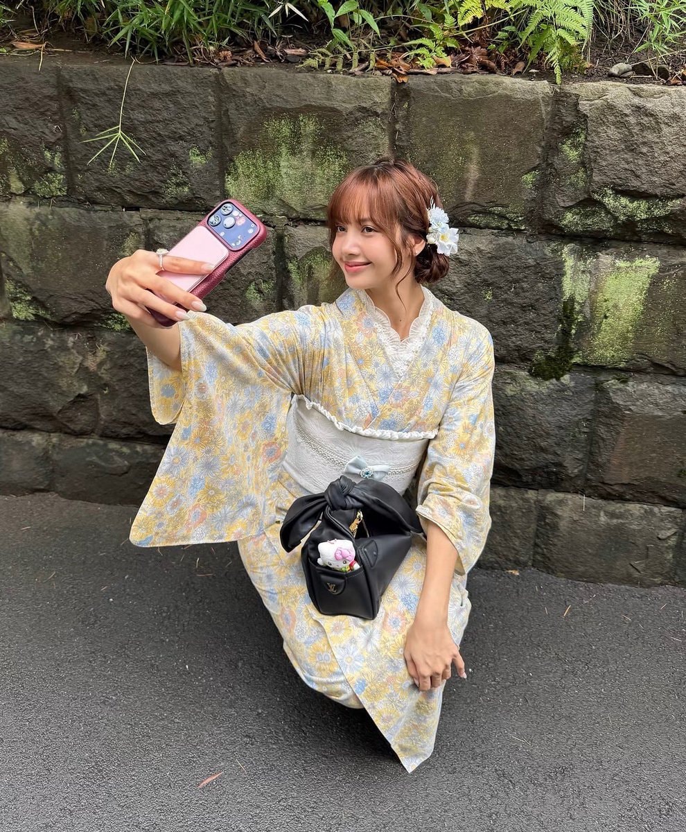 LISA kimono photos (photo 2 of 2)
