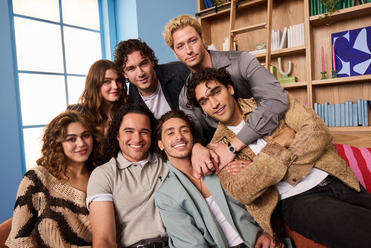 offcampus group photo 🖼️