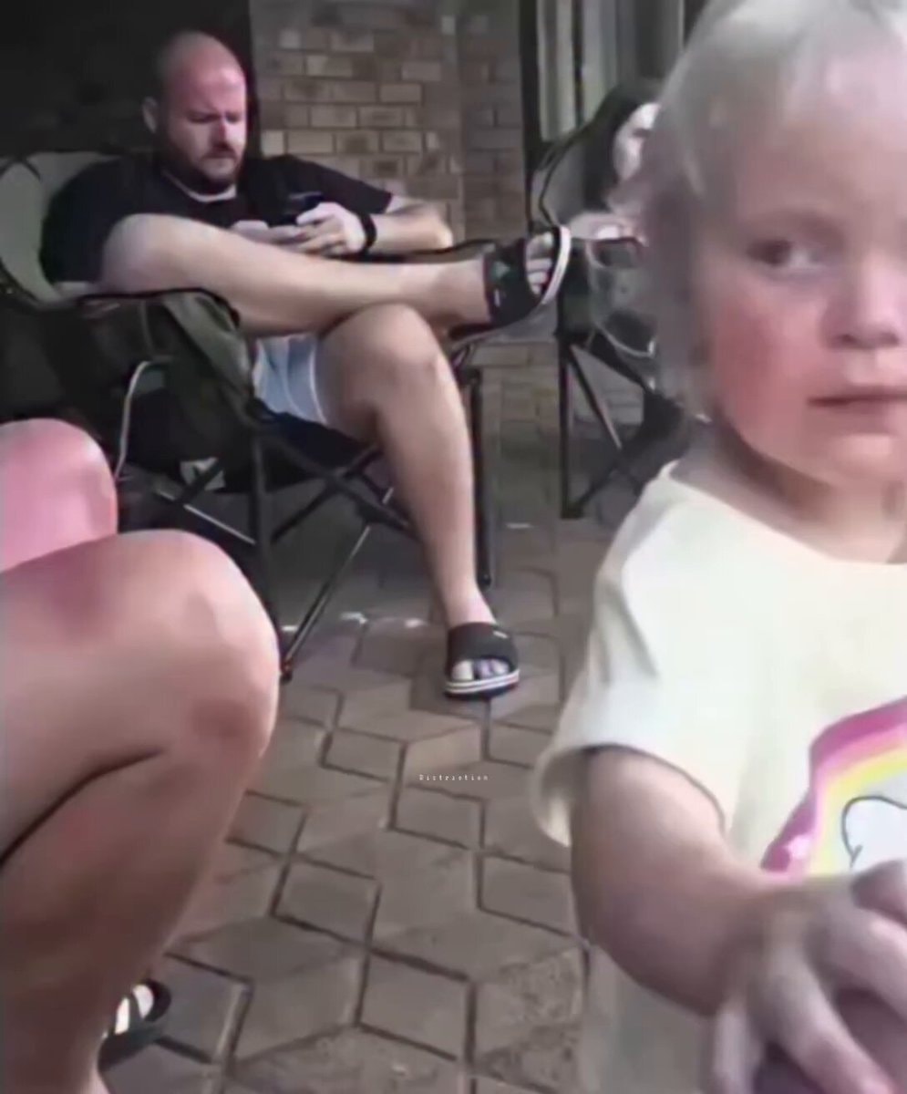 Child recognizes late mom's tattoo on dad