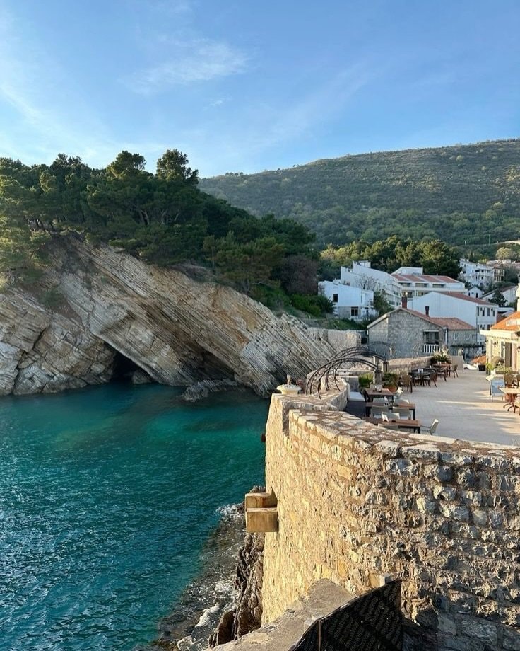 Montenegro island scenery (photo 4 of 4)