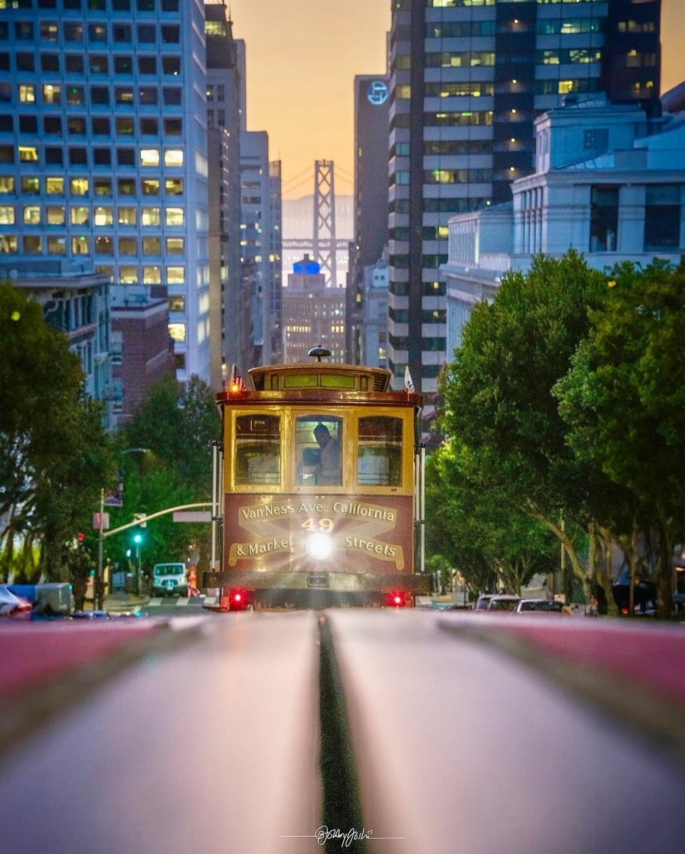 San Francisco cable car sunset (photo 4 of 4)