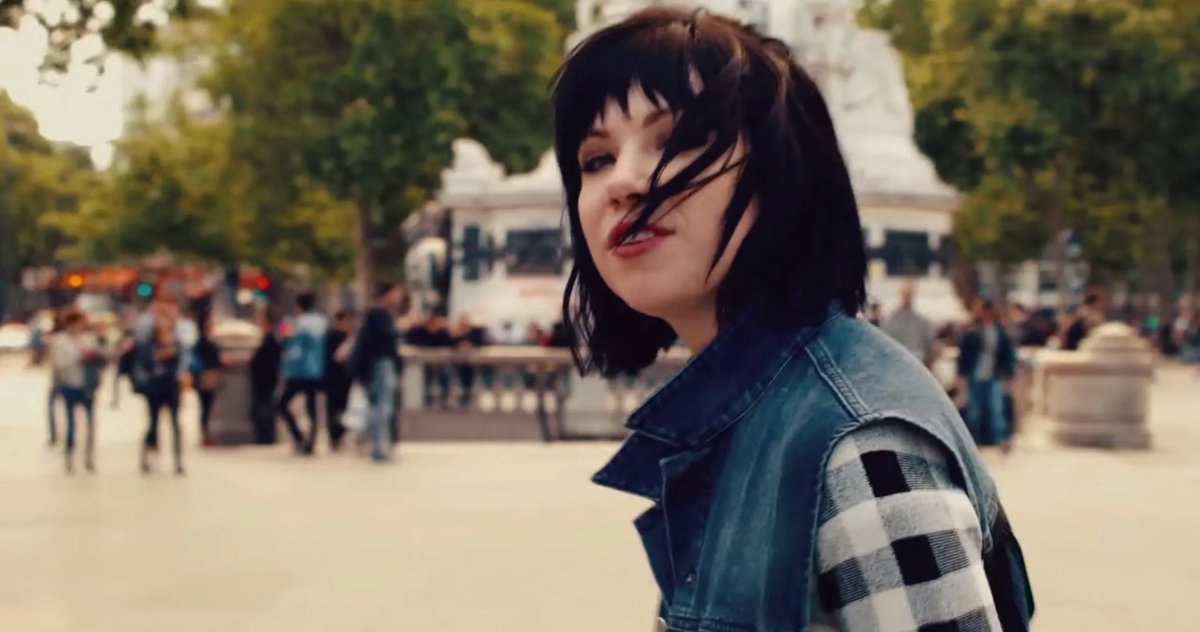 Carly Rae Jepsen Run Away With Me 11 years (photo 3 of 4)
