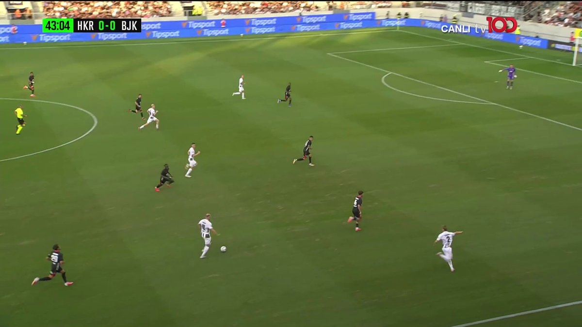 Emirhan Topçu goal-line clearance