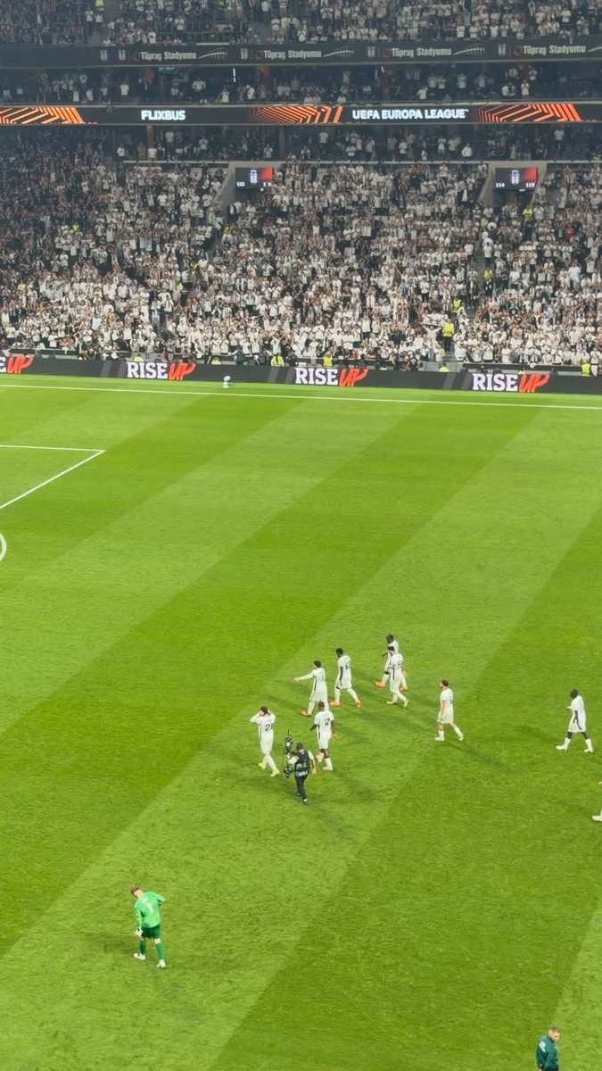 Beşiktaş fans chant RISE UP
