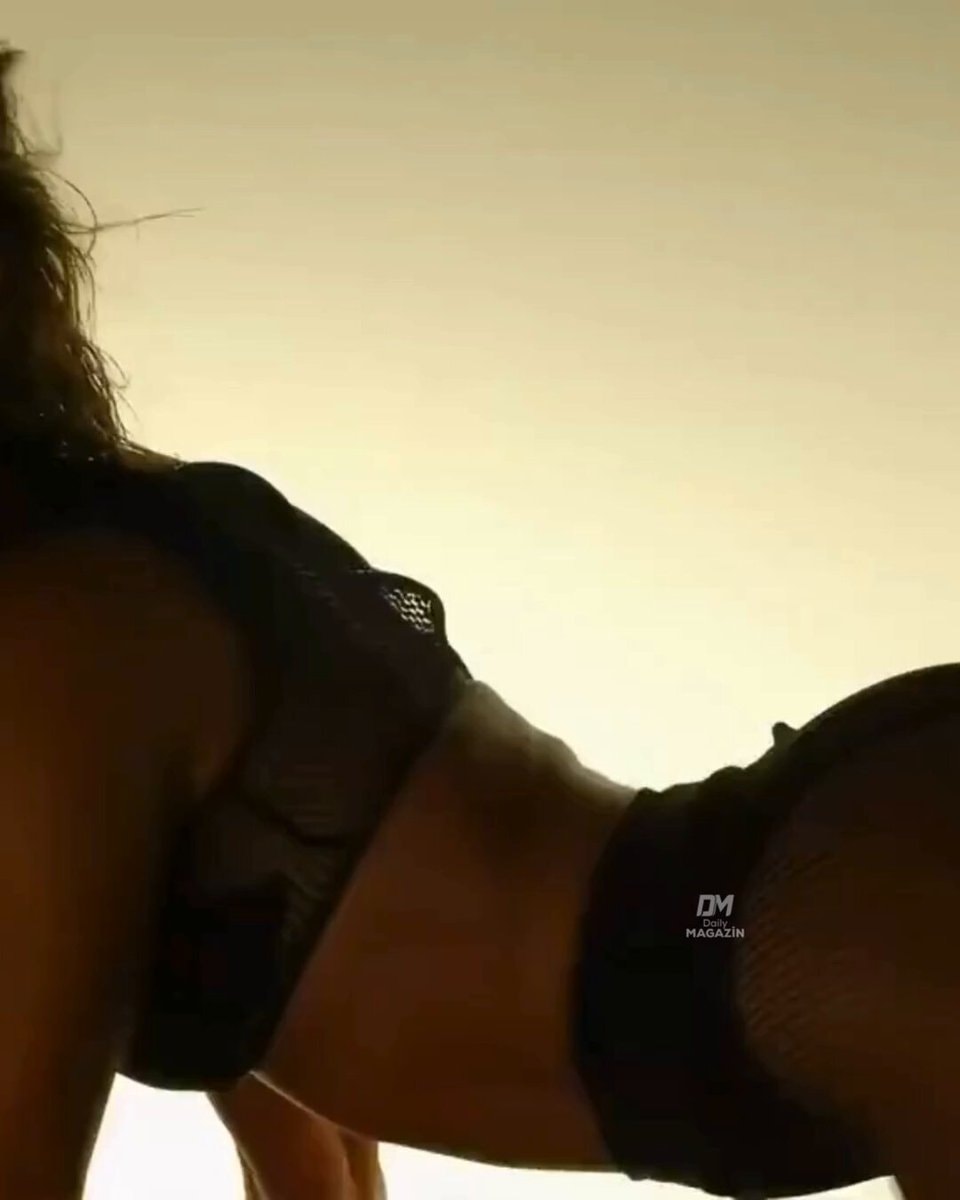 Jennifer Lopez flawless physique