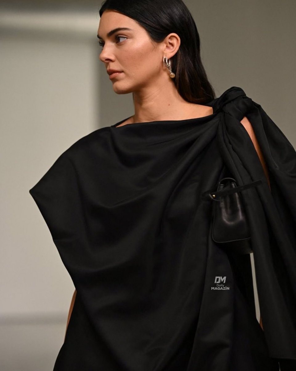 Kendall Jenner runway look