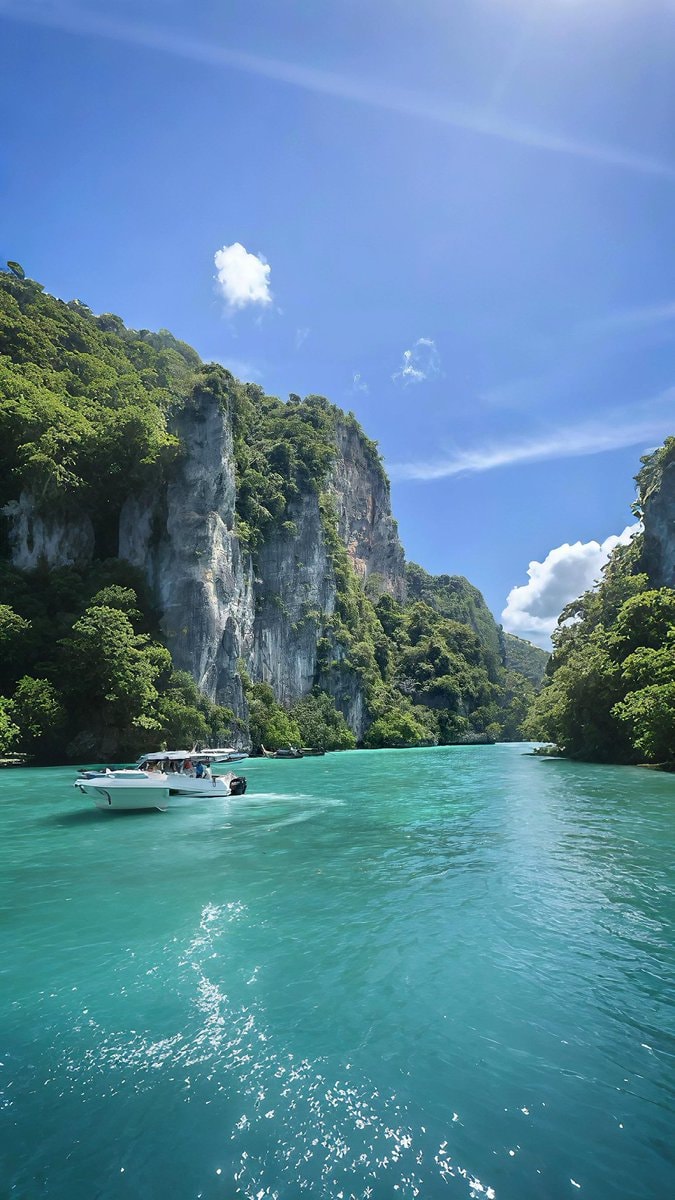 Phuket Thailand scenic boat (photo 1 of 4)