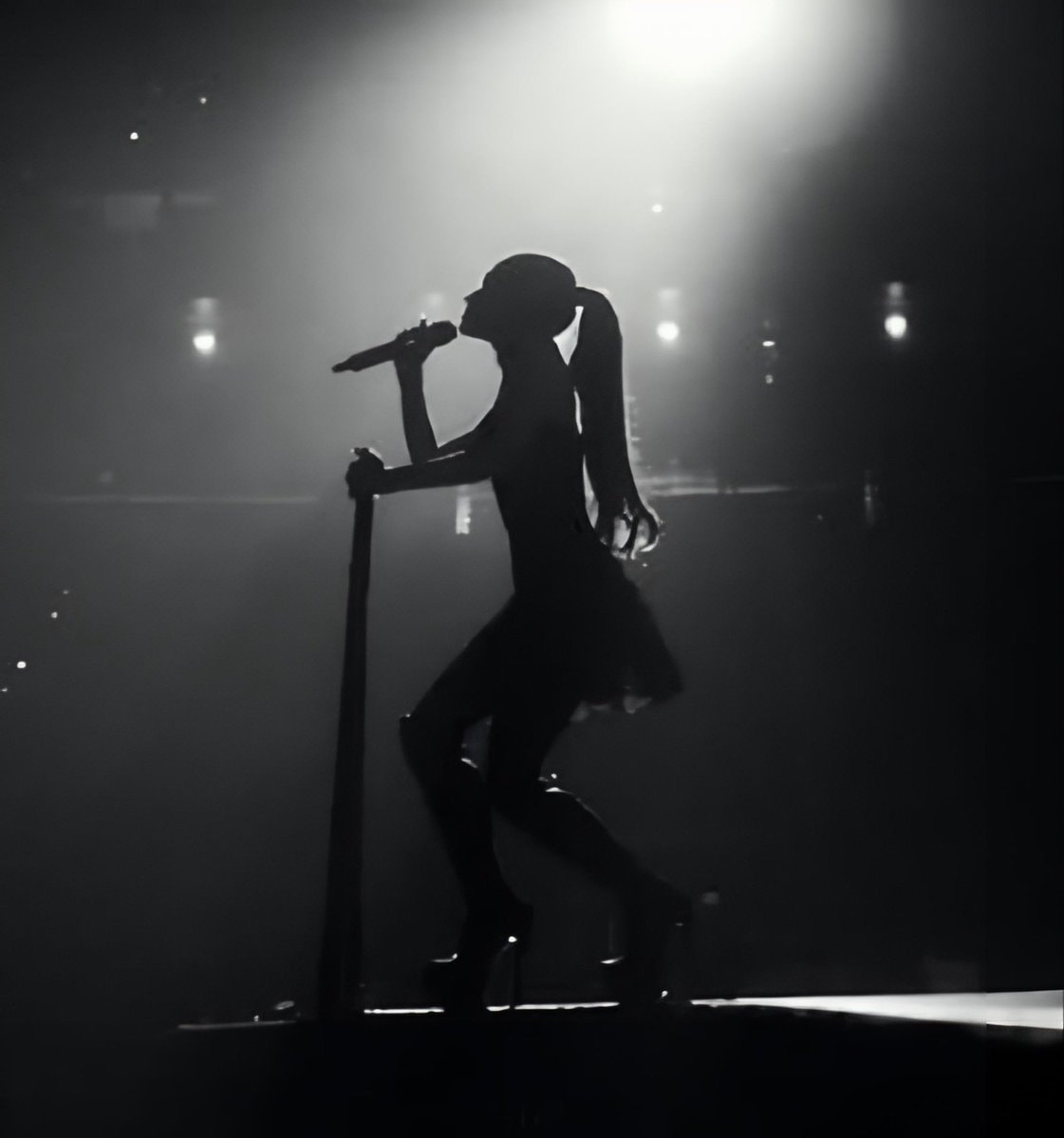 Ariana Grande Top 5 US Spotify Daily Chart (photo 2 of 2)