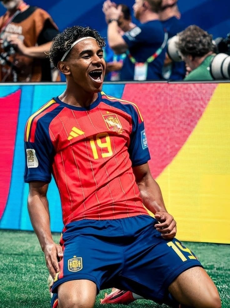 Soccer player thumbs up 🔥 (photo 2 of 2)