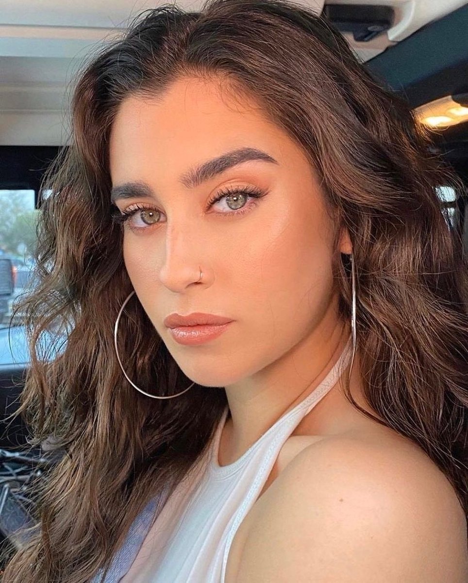 Lauren Jauregui VMAs kiss